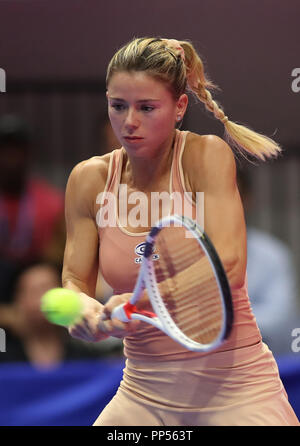 Tokio, Japan. 22 Sep, 2018. Camila Giorgi in Italien liefert die Kugel gegen Naomi Osaka in Japan im Halbfinale der Toray Pan Pacific Open Tennisturnier in Tokio am Samstag, 22. September 2018. Osaka besiegt Giorgi 6-2, 6-3. Credit: Yoshio Tsunoda/LBA/Alamy leben Nachrichten Stockfoto