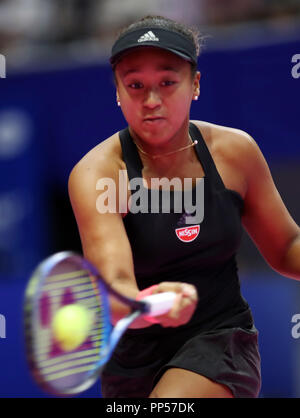 Tokio, Japan. 22 Sep, 2018. Naomi Osaka Japan retursn den Ball gegen Karolina Pliskova der Tschechischen Republik während der Endrunde der Toray Pan Pacific Open Tennisturnier in Tokio am Sonntag, 23. September 2018. Pliskova besiegt Osaka 6-4, 6-4 und sicherte den Sieg des Turniers. Credit: Yoshio Tsunoda/LBA/Alamy leben Nachrichten Stockfoto