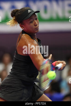 Tokio, Japan. 22 Sep, 2018. Naomi Osaka Japan retursn den Ball gegen Karolina Pliskova der Tschechischen Republik während der Endrunde der Toray Pan Pacific Open Tennisturnier in Tokio am Sonntag, 23. September 2018. Pliskova besiegt Osaka 6-4, 6-4 und sicherte den Sieg des Turniers. Credit: Yoshio Tsunoda/LBA/Alamy leben Nachrichten Stockfoto