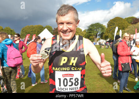 Schottland, Großbritannien. 23. September 2018. 2018 Baxters Loch Ness Marathon abgebildeten Karte Willie Rennie Führer der schottischen liberalen Demokraten, die das Loch Ness Marathon in 3.03.15 Credit lief: Sandy Junge/Alamy leben Nachrichten Stockfoto