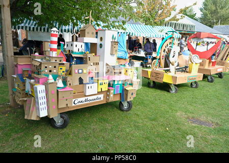 Kirkleatham, UK, 23. September, 2018. Cardboardia in der beliebten Festival der Sparsamkeit, UK. Credit: Tracy Hyman/Alamy Leben Nachrichten. Stockfoto