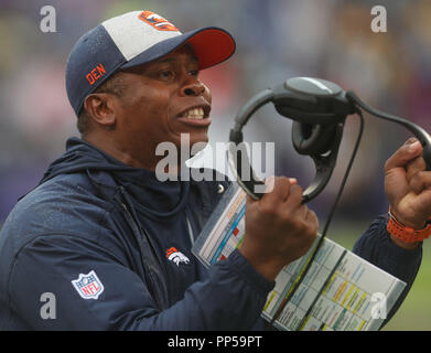 Baltimore, USA. 23. September, 2018. Denver Broncos Haupttrainer Vance Joseph dargestellt in den letzten Minuten des dieses Team 27-14 Verlust zu den Baltimore Ravens bei M&T Bank Stadium in Baltimore, MD, am 23. September 2018. Foto/Mike Buscher/Cal Sport Media Credit: Cal Sport Media/Alamy leben Nachrichten Stockfoto