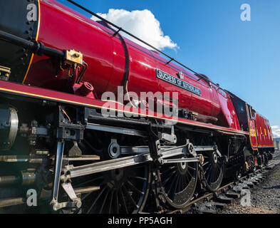 Kidderminster, Großbritannien. 23. September, 2018. Besuch im Dampfbad Riesen am Severn Valley Railway Herbst Dampf Gala sind endlich in ihrer ganzen strahlenden Herrlichkeit gesehen. Gast UK Lokomotive, die Herzogin von Sutherland Nr.6233, verbringt die letzten Tag ihres working holiday Reisen auf dem Erbe Linie zwischen Kidderminster und Bridgnorth per Eisenbahn Begeisterte jeden Alters bewundert werden. Quelle: Lee Hudson/Alamy leben Nachrichten Stockfoto