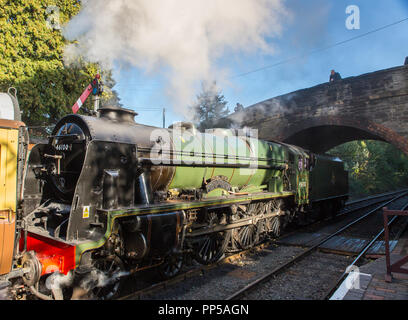 Kidderminster, Großbritannien. 23. September, 2018. Besuch im Dampfbad Riesen am Severn Valley Railway Herbst Dampf Gala sind endlich in ihrer ganzen strahlenden Herrlichkeit gesehen. Gast UK Lokomotive im Royal Scot Nr. 46100 verbringt die letzten Tag ihres working holiday Reisen auf dem Erbe Linie zwischen Kidderminster und Bridgnorth per Eisenbahn Begeisterte jeden Alters bewundert werden. Quelle: Lee Hudson/Alamy leben Nachrichten Stockfoto