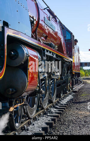 Kidderminster, Großbritannien. 23. September, 2018. Besuch im Dampfbad Riesen am Severn Valley Railway Herbst Dampf Gala sind endlich in ihrer ganzen strahlenden Herrlichkeit gesehen. Gast UK Lokomotive, die Herzogin von Sutherland Nr.6233, verbringt die letzten Tag ihres working holiday Reisen auf dem Erbe Linie zwischen Kidderminster und Bridgnorth per Eisenbahn Begeisterte jeden Alters bewundert werden. Quelle: Lee Hudson/Alamy leben Nachrichten Stockfoto