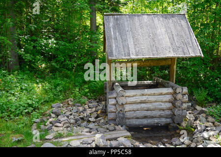 Berg der heiligen Quelle von Erzengel Michael, die Feder in der Form eines Dorfes gut dekoriert, Kemerovo Region Stockfoto