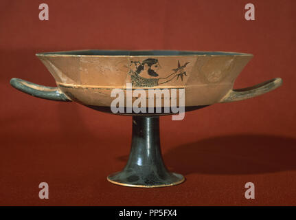 KYLIX ATICA PROCEDENTE DE LA NEKROPOLE DE MEDELLIN (BADAJOZ) FECHADA ENTRE EL 560 Y EL 550 AC. Lage: MUSEO ARQUEOLOGICO NACIONAL - coleccion. MADRID. Stockfoto