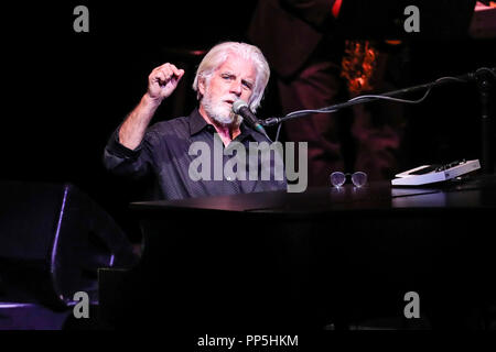 Musik Künstler MICHAEL MCDONALD führt in Durham, North Carolina als Teil seiner 2017-18 Tour. Michael McDonald ist ein US-amerikanischer Sänger, Songwriter, Keyboarder und Produzent. McDonald's Musik Karriere umspannt mehr als 45 Jahre. Stockfoto