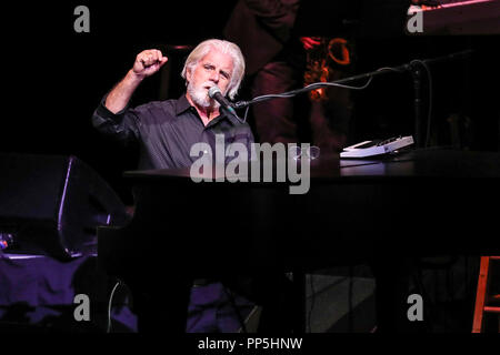 Musik Künstler MICHAEL MCDONALD führt in Durham, North Carolina als Teil seiner 2017-18 Tour. Michael McDonald ist ein US-amerikanischer Sänger, Songwriter, Keyboarder und Produzent. McDonald's Musik Karriere umspannt mehr als 45 Jahre. Stockfoto