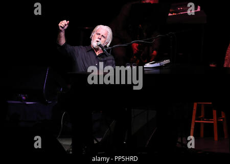 Musik Künstler MICHAEL MCDONALD führt in Durham, North Carolina als Teil seiner 2017-18 Tour. Michael McDonald ist ein US-amerikanischer Sänger, Songwriter, Keyboarder und Produzent. McDonald's Musik Karriere umspannt mehr als 45 Jahre. Stockfoto