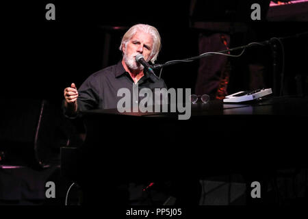 Musik Künstler MICHAEL MCDONALD führt in Durham, North Carolina als Teil seiner 2017-18 Tour. Michael McDonald ist ein US-amerikanischer Sänger, Songwriter, Keyboarder und Produzent. McDonald's Musik Karriere umspannt mehr als 45 Jahre. Stockfoto