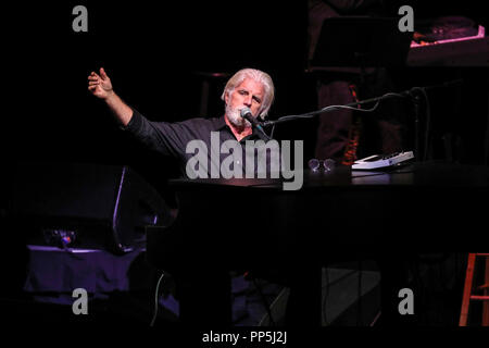 Musik Künstler MICHAEL MCDONALD führt in Durham, North Carolina als Teil seiner 2017-18 Tour. Michael McDonald ist ein US-amerikanischer Sänger, Songwriter, Keyboarder und Produzent. McDonald's Musik Karriere umspannt mehr als 45 Jahre. Stockfoto