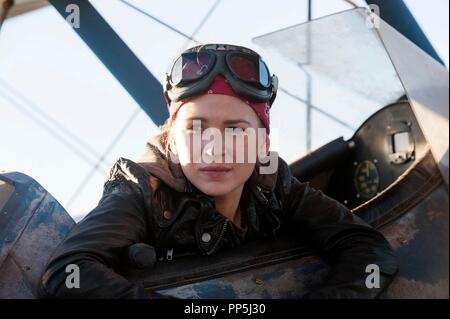 Original Film Titel: DER RAUM ZWISCHEN UNS. Englischer Titel: DER RAUM ZWISCHEN UNS. Jahr: 2017. Regie: PETER CHELSOM. Stars: BRITT ROBERTSON. Credit: LAMF/STX/Album Stockfoto