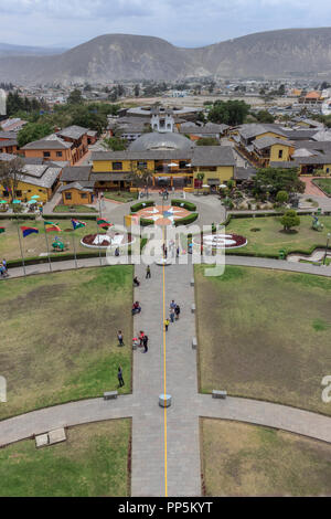 Mitad del muno Blick auf Quito, Ecuador Stockfoto
