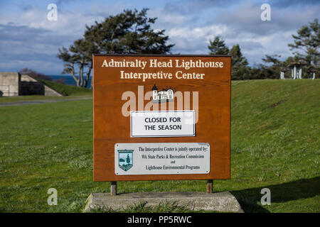 Admiralty Head Lighthouse Interpretive Center anmelden. Fort Casey Historical Park. Coupeville, Washington Stockfoto