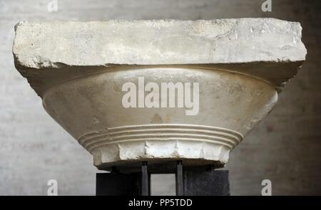 Griechische Kunst. Aphaiatempels Tempel auf Ägina. Dorische Hauptstadt aus dem inneren Raum (Cella) des Tempels. Glyptothek. München. Deutschland. Stockfoto