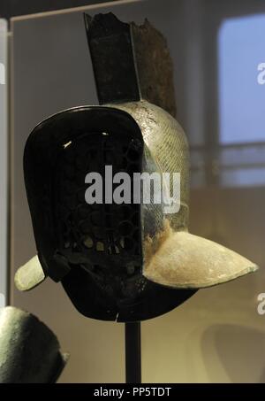Helm eines murmillo, eine Art von Gladiator. Bronze- und Zinn. 2. Neues Museum (Museum). Berlin. Deutschland. Stockfoto