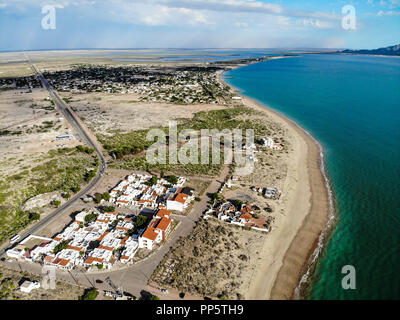 Luftaufnahme von Kino Bay in Sonora, Mexiko. Strand. Reiseziel. Golf von Kalifornien. Kondom, Condomios... Vista aerea de Bahía de Kino de Sonora Stockfoto