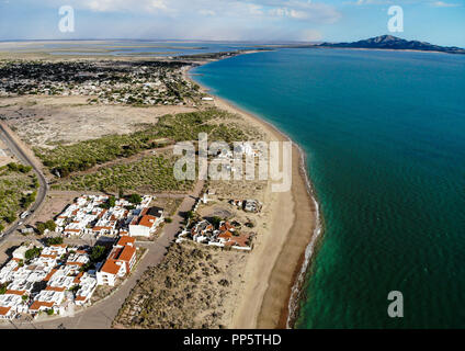 Luftaufnahme von Kino Bay in Sonora, Mexiko. Strand. Reiseziel. Golf von Kalifornien. Kondom, Condomio... Vista aerea de Bahía de Kino de Sonora, Stockfoto