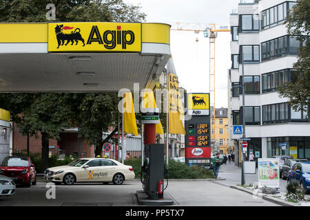 Ein logo Zeichen außerhalb einer Agip Tankstelle Einzelhandel in München, Deutschland, am 25. August 2018. Stockfoto