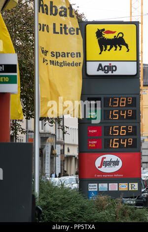 Ein logo Zeichen außerhalb einer Agip Tankstelle Einzelhandel in München, Deutschland, am 25. August 2018. Stockfoto