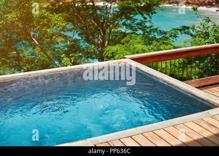 Ferienhäuser Hintergrund Konzept. Natural Spa Resort Hintergrund Stockfoto