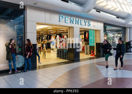 Blanchardstown, Dublin, Irland. 23. Sept. 2018: penneys Kleidung Store Front mit Logo Zeichen in der blanchardstown Center Shopping Mall Stockfoto