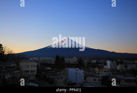 Morgen der Stadt mit den Fuji Berg Stockfoto