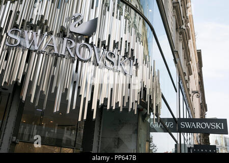 Ein logo Zeichen außerhalb eines Swarovski Retail Store in Wien, Österreich, 4. September 2018. Stockfoto