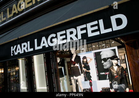 Ein logo Zeichen außerhalb von Karl Lagerfeld Retail Store in Wien, Österreich, 4. September 2018. Stockfoto
