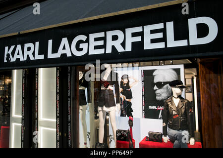 Ein logo Zeichen außerhalb von Karl Lagerfeld Retail Store in Wien, Österreich, 4. September 2018. Stockfoto
