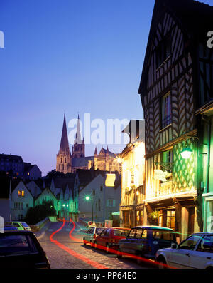 1993 historische Straße SZENE CATHEDRALE NOTRE DAME DE CHARTRES CHARTRES Eure et Loir FRANKREICH Stockfoto