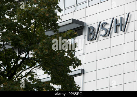 Ein logo Zeichen außerhalb des Hauptsitzes der BSH Hausgeräte GmbH (BSH Haushaltsgeräte) in München, Deutschland, am 8. September 2018. Stockfoto