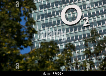 Ein logo Zeichen außerhalb einer Anlage von Telefónica Europe (O2) in München, Deutschland, am 8. September 2018. Stockfoto