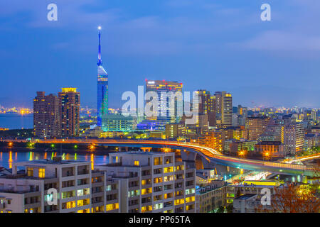 Hakata Stadtbild Skyline bei Nacht in Fukuoka, Japan. Stockfoto