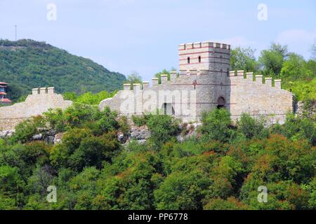 Veliko Tarnovo in Bulgarien. Alte Tsarevets Festung Mauern. Stockfoto