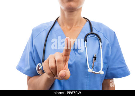 Nahaufnahme der weiblichen Krankenschwester Hand berühren unsichtbare digitale Bildschirm oder Drücken der Taste als medizinische Wissenschaft Technologie Konzept auf weißem Hintergrund Stockfoto