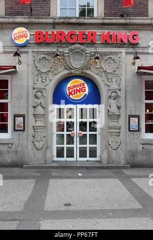 DORTMUND, Deutschland - 15. Juli: Burger King Restaurant am 15. Juli 2012 in Dortmund, Deutschland. Als 2013 die Fast-Food-Kette hatte über 13.000 Verkaufsstellen in 7. Stockfoto