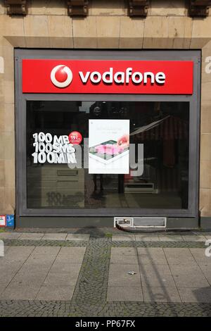 DORTMUND, Deutschland - 15. Juli: Vodafone Mobile Phone Store am 15. Juli 2012 in Dortmund, Deutschland. Ab 2011 Vodafone Deutschland hatte 36,6 Millionen mobile Cu Stockfoto