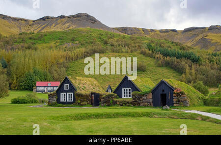 Mehrere alte Rasen-roofed Häuser in Island. Stockfoto
