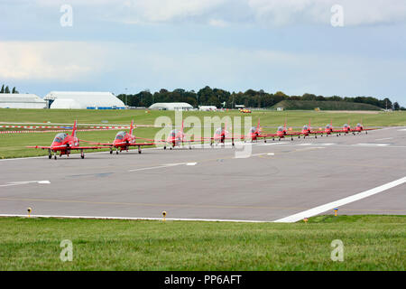 Cambridge UK, 2018-September-23. Die roten Pfeile Abfahrt Marshall Aerospace vor Ihren schedualed Air Display in Duxford die Wochenenden Fälle zu Ende Stockfoto