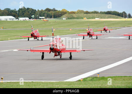 Cambridge UK, 2018-September-23. Die roten Pfeile Abfahrt Marshall Aerospace vor Ihren schedualed Air Display in Duxford die Wochenenden Fälle zu Ende Stockfoto