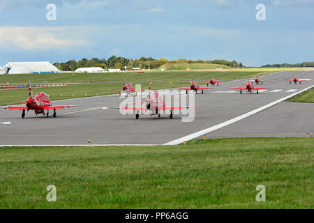 Cambridge UK, 2018-September-23. Die roten Pfeile Abfahrt Marshall Aerospace vor Ihren schedualed Air Display in Duxford die Wochenenden Fälle zu Ende Stockfoto