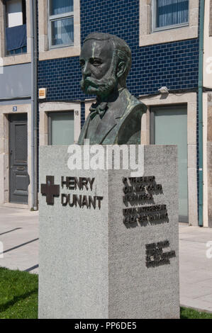 Büste von Henry Dunant (auch) Henri Dunant, der Gründer des Roten Kreuzes und Erster Träger des Friedensnobelpreises, in Porto, Portugal Stockfoto