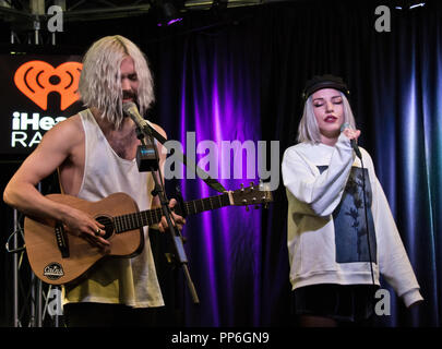 Bala Cynwyd, PA, USA. 21. September 2018. Swedish-American Indie Pop Duo Flora Cash besuchen Radio 104.5 Performance Theater. Stockfoto