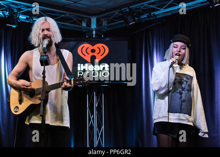 Bala Cynwyd, PA, USA. 21. September 2018. Swedish-American Indie Pop Duo Flora Cash besuchen Radio 104.5 Performance Theater. Stockfoto