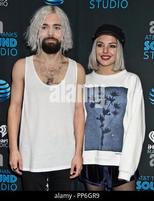 Bala Cynwyd, PA, USA. 21. September 2018. Swedish-American Indie Pop Duo Flora Cash besuchen Radio 104.5 Performance Theater. Stockfoto