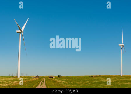 Strom erzeugen Windparks in die Prärien des südlichen Alberta Kanada Stockfoto