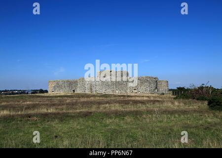 Blick auf die Ruinen von Camber Castle, eine unveränderte Artillerie fort, Rye, East Sussex zu schützen. England, Vereinigtes Königreich Stockfoto