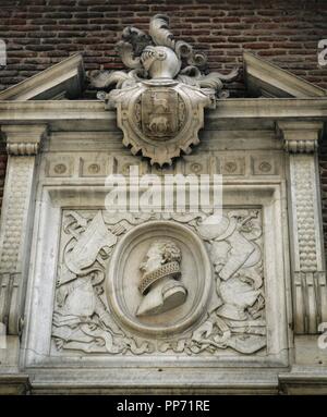 CERVANTES SAAVEDRA, Miguel de (Alcalá de Henares, 1547 - Madrid, 1616). Escritor Español. Entlasten CONMEMORATIVO dedicado Al novelista situado en La Fachada del Convento de Las Trinitarias, donde está enterrado. MADRID. España. Stockfoto